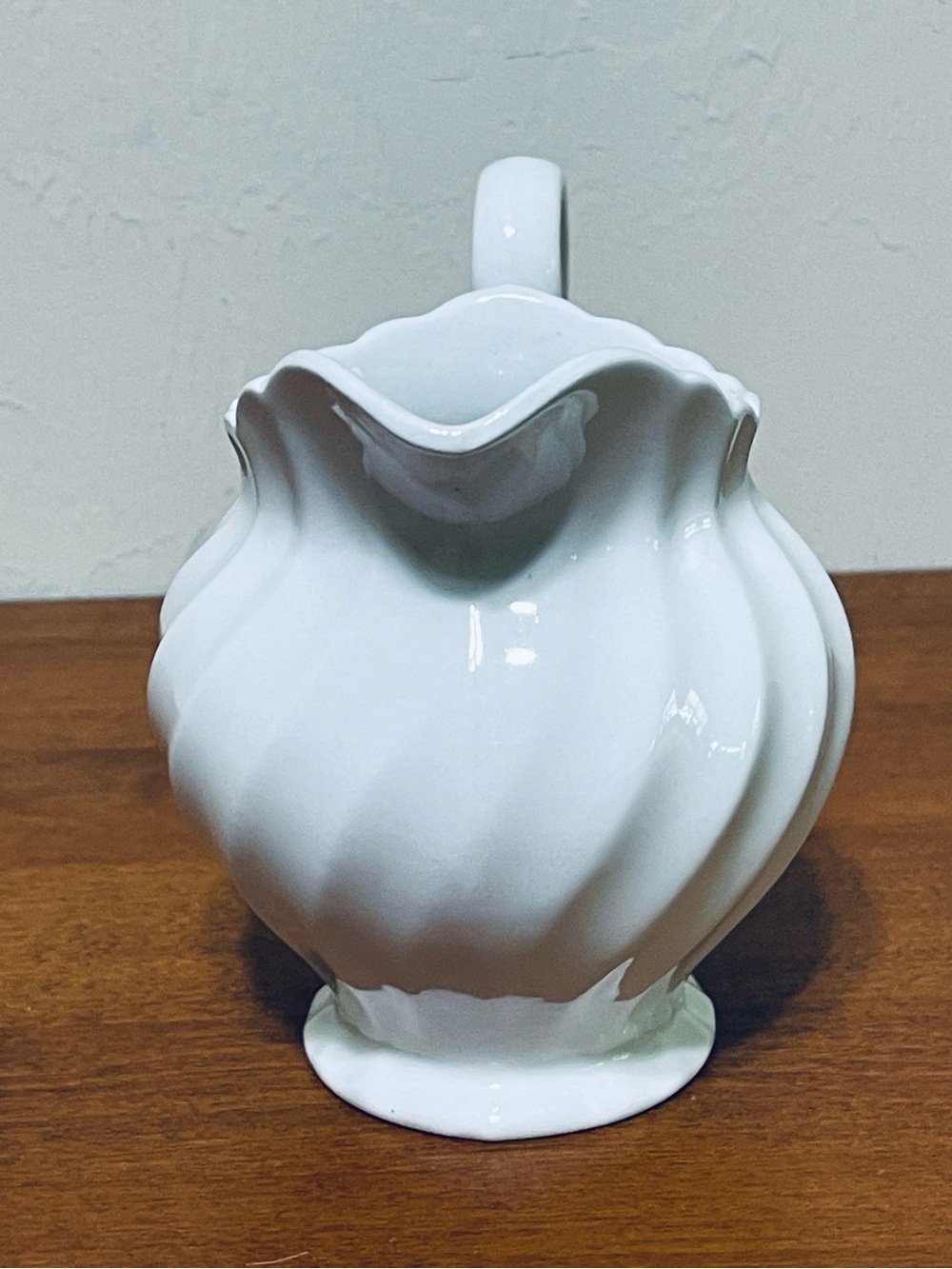 Johnson Brothers Regency Snowhite Patten Earthenware Creamer Swirl Made England - Picture 4 of 12
